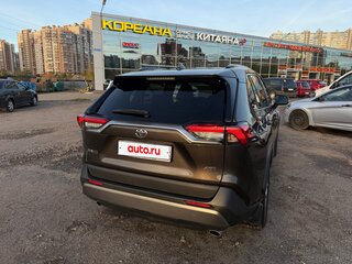 2019 Toyota RAV4 V (XA50), коричневый, 3000000 рублей, вид 4