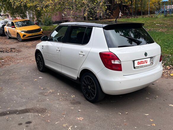 2012 Skoda Fabia II Рестайлинг, белый, 750000 рублей - вид 5