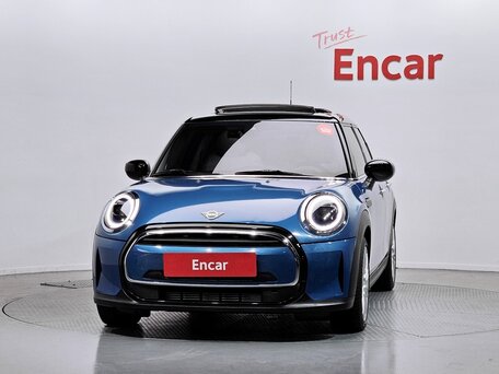 2022 Mini Hatch Cooper III (F55/F56) Рестайлинг 2, синий, 1840000 рублей, вид 2