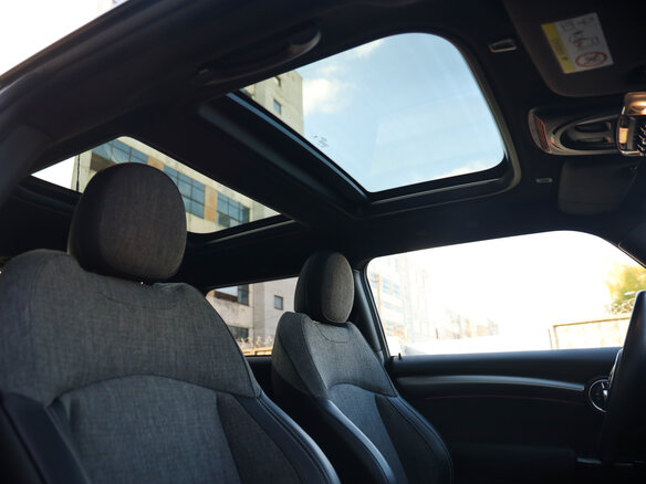 2020 Mini Hatch Cooper III (F55/F56) Рестайлинг, синий, 2333500 рублей - вид 26