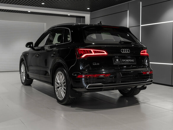 2020 Audi Q5 II (FY), чёрный, 3075000 рублей - вид 3