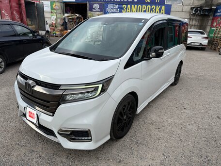 2019 Honda Stepwgn Spada V Рестайлинг, белый, 2300000 рублей, вид 3