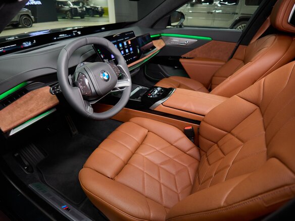 2026 BMW 7 серии 740 xDrive VII (G70) Рестайлинг, зелёный, 27790000 рублей - вид 12