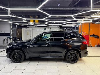 2022 BMW X5 25d IV (G05/G18), чёрный, 7400000 рублей, вид 4