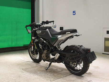 2021 Husqvarna Svartpilen 401, чёрный, 390000 рублей, вид 2