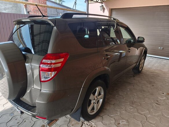 2010 Toyota RAV4 III (XA30) Рестайлинг, коричневый, 1750000 рублей - вид 1
