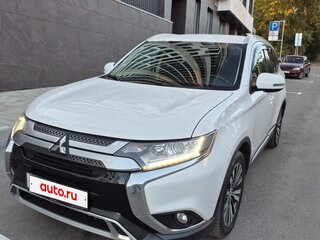 2019 Mitsubishi Outlander III Рестайлинг 3, белый, 2150000 рублей, вид 1