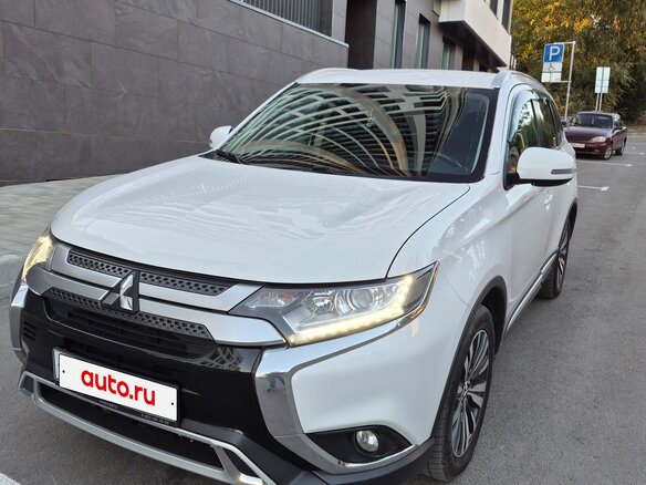 2019 Mitsubishi Outlander III Рестайлинг 3, белый, 2150000 рублей