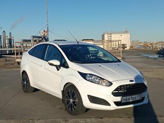 2016 Ford Fiesta Mk6 Рестайлинг, белый, 835000 рублей, вид 3