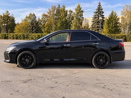 2017 Toyota Camry US Market VII (XV50) Рестайлинг, чёрный, 2350000 рублей, вид 3