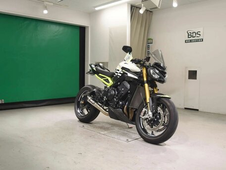 2024 Triumph Street Triple, белый, 1777000 рублей, вид 5