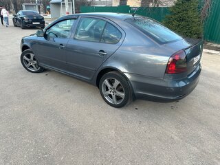 2012 Skoda Octavia II (A5) Рестайлинг, серый, 700000 рублей, вид 5