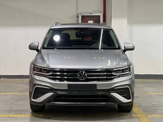 2022 Volkswagen Tiguan Allspace II Рестайлинг, серебристый, 2800290 рублей, вид 2