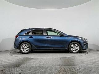2018 Kia Ceed III, синий, 1820000 рублей, вид 4
