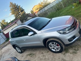 2015 Volkswagen Tiguan I Рестайлинг, серебристый, 1400000 рублей, вид 2