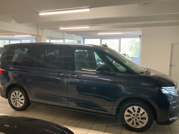 2022 Volkswagen Multivan T7, синий, 3900000 рублей - вид 7