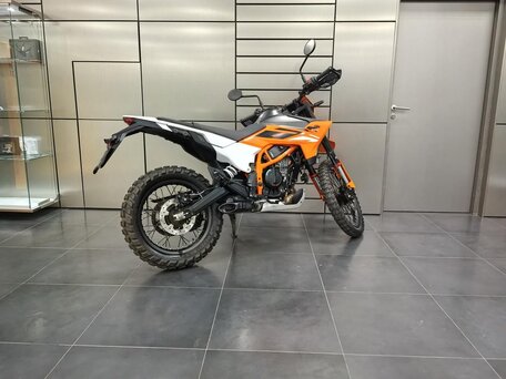 2025 KTM 390 Enduro, оранжевый, 680000 рублей, вид 4