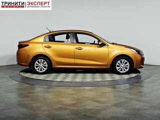 2017 Kia Rio IV, оранжевый, 1297000 рублей, вид 4