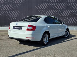 2017 Skoda Octavia III (A7) Рестайлинг, белый, 1550000 рублей, вид 2