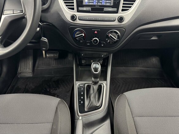 2022 Hyundai Solaris II Рестайлинг, белый, 1540000 рублей - вид 17