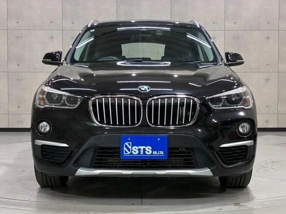 2017 BMW X1 18i sDrive II (F48), чёрный, 1390005 рублей - вид 2