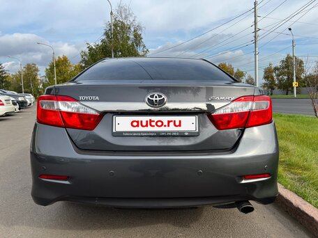 2013 Toyota Camry VII (XV50), серый, вид 4