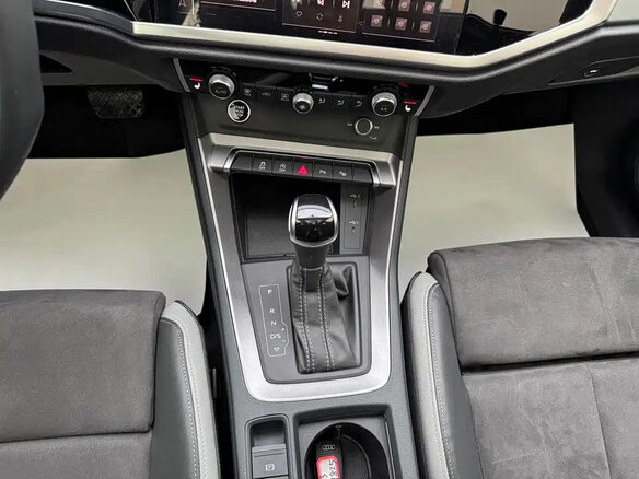 2022 Audi Q3 35 TFSI II (F3), белый, 2340000 рублей - вид 11