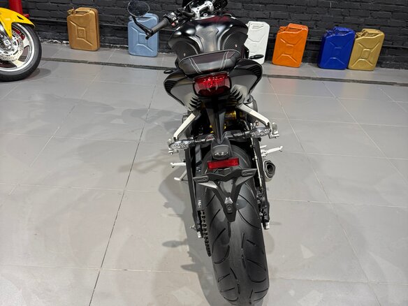 2019 Triumph Street Triple, чёрный, 755000 рублей - вид 6