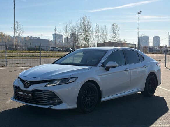 2021 Toyota Camry VIII (XV70), белый, 2790000 рублей - вид 1