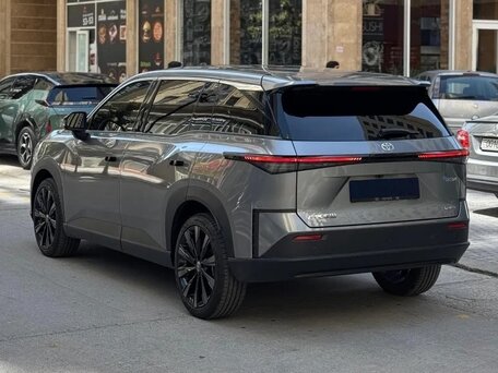 2026 Toyota bZ3X 58.3 kWh, серый, 2730000 рублей, вид 4
