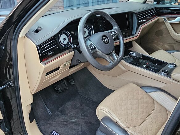 2018 Volkswagen Touareg III, коричневый, 5080000 рублей - вид 12