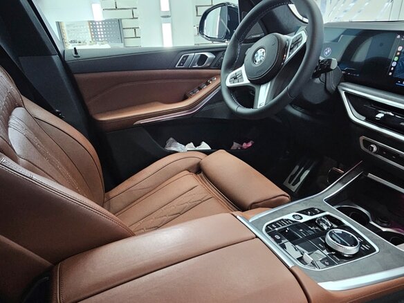 2022 BMW X7 40i I (G07) Рестайлинг, чёрный, 10500000 рублей - вид 6