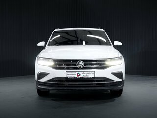 2021 Volkswagen Tiguan II Рестайлинг, белый, 2349000 рублей, вид 2
