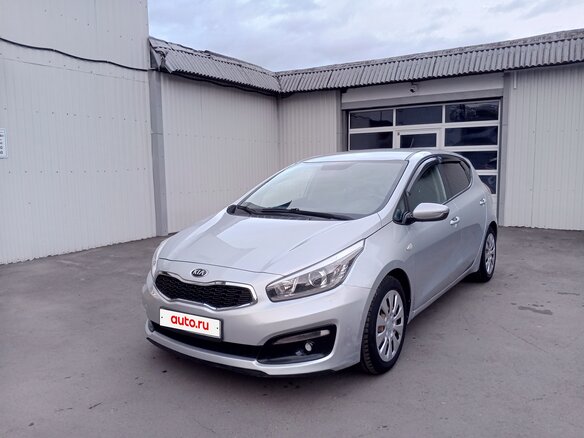 2016 Kia Ceed II Рестайлинг, серебристый, 850000 рублей - вид 1