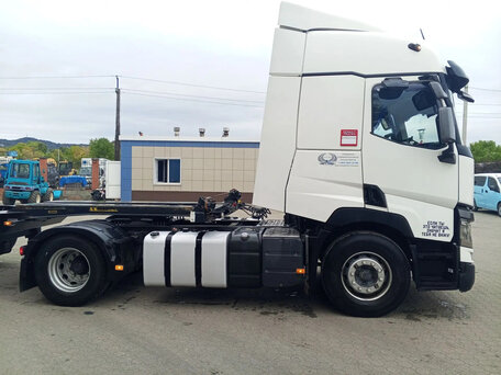 2018 Renault T-Series, белый, 6000000 рублей, вид 2