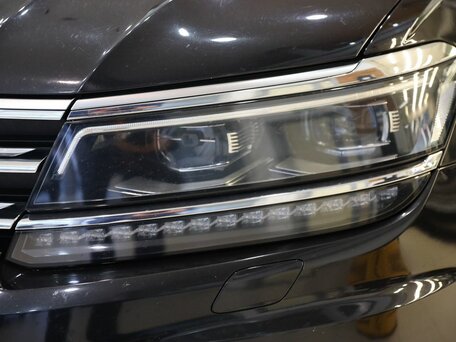 2018 Volkswagen Tiguan II, чёрный, 2245000 рублей, вид 3