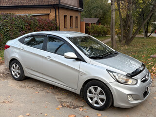 2013 Hyundai Solaris I, серебристый, 800000 рублей, вид 3