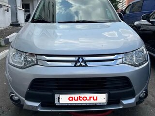 2014 Mitsubishi Outlander III Рестайлинг, серебристый, 1350000 рублей, вид 3