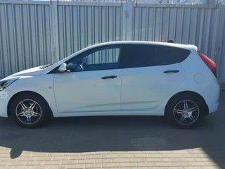 2014 Hyundai Solaris I Рестайлинг, белый, 639000 рублей, вид 5