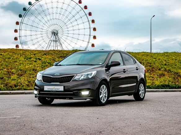 2016 Kia Rio III Рестайлинг, коричневый, 950000 рублей