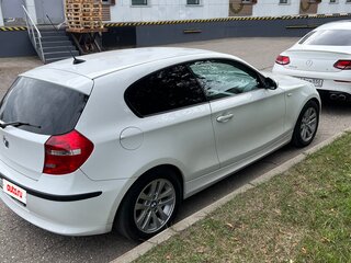 2009 BMW 1 серии 116i I (E81/E82/E87/E88) Рестайлинг, белый, 700000 рублей, вид 4