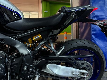 2025 Yamaha MT-09 (FZ-09), серебристый, 1350000 рублей, вид 4