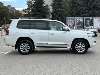 2015 Toyota Land Cruiser 200 Series Рестайлинг 2, белый, 5250000 рублей, вид 4