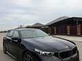 2024 BMW 5 серии 520i VIII (G60/G61/G68), синий, 6850000 рублей - вид 3