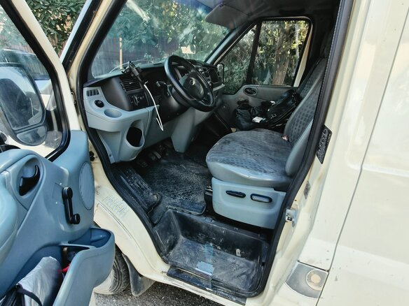 2013 Ford Transit, бежевый, 900000 рублей - вид 3