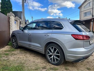 2019 Volkswagen Touareg III, серебристый, 5000000 рублей, вид 5