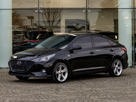 2021 Hyundai Solaris II Рестайлинг, чёрный, 1395000 рублей, вид 1