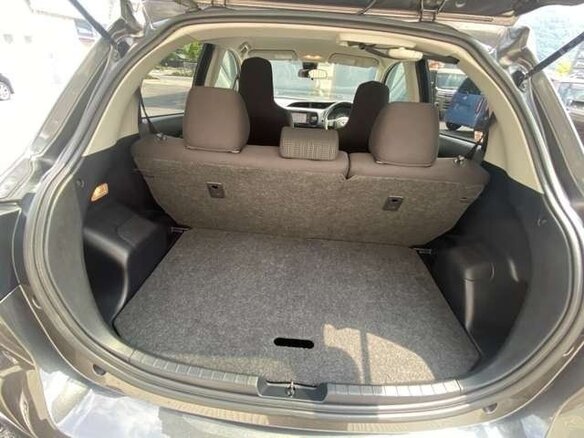 2018 Toyota Vitz III (XP130) Рестайлинг, серый, 990000 рублей - вид 25