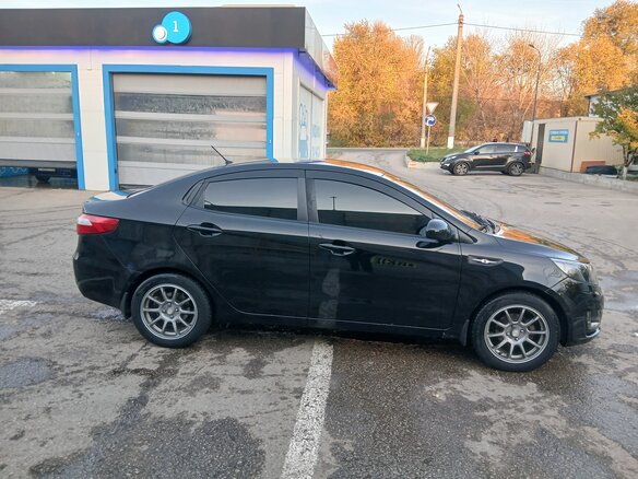 2013 Kia Rio 4-speed III, чёрный, 850000 рублей - вид 3