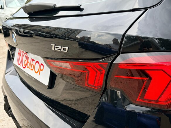 2025 BMW 1 серии 120i IV (F70), чёрный, 4990000 рублей - вид 13
